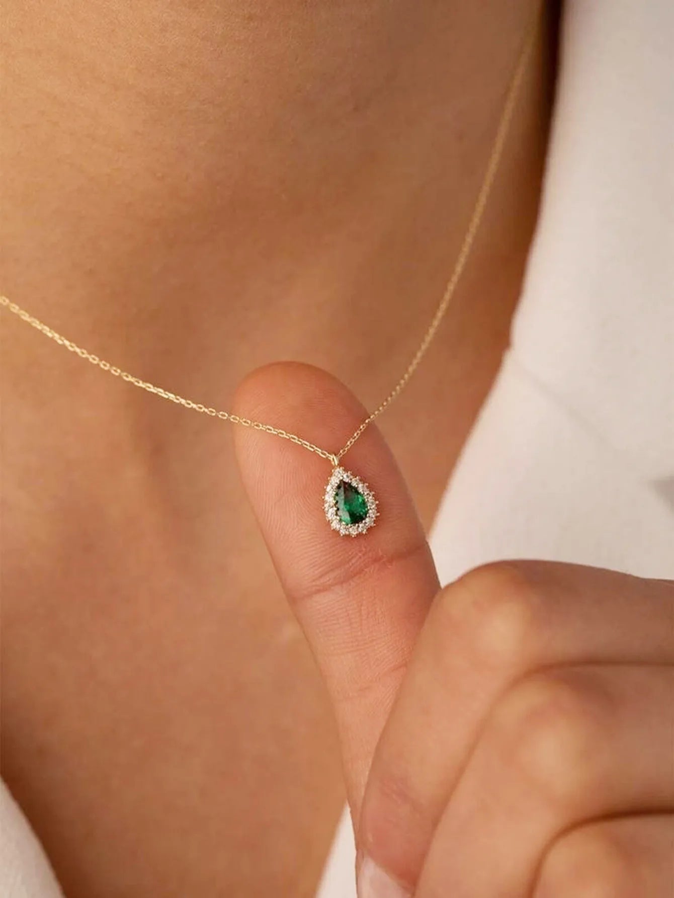 Gold Necklace Teardrop Emerald Diamond